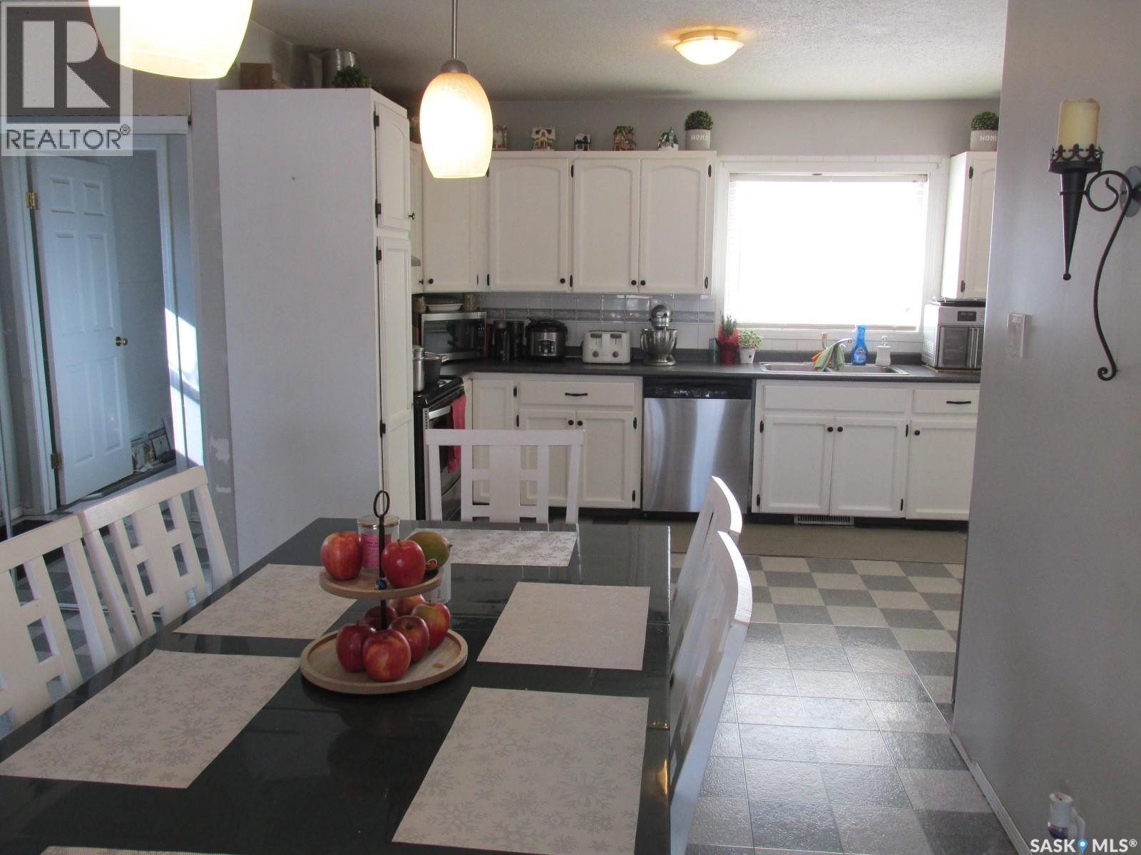 205 6th Street N, Nipawin, Saskatchewan  S0E 1E0 - Photo 14 - SK030450