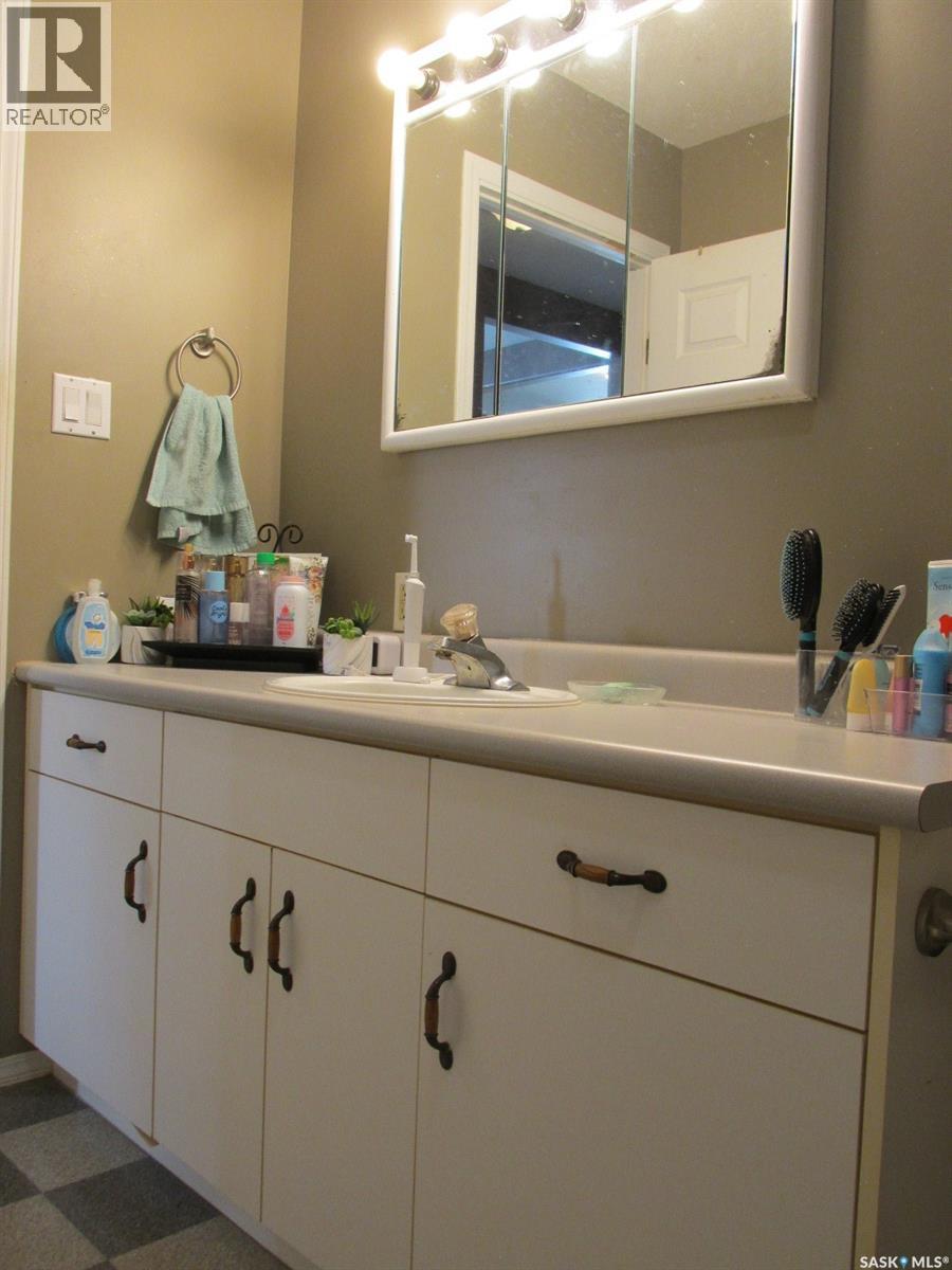 205 6th Street N, Nipawin, Saskatchewan  S0E 1E0 - Photo 26 - SK030450
