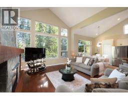 10 ASHWOOD DRIVE, Port Moody, British Columbia