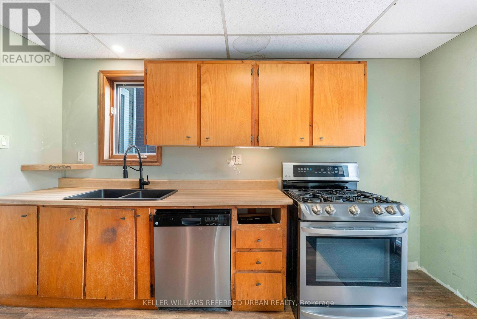 8 Woodlee Road, Toronto, Ontario  M4E 2R1 - Photo 9 - E13050642