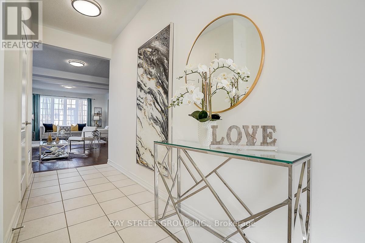 713 Dillman Avenue, Newmarket, Ontario  L3X 0J8 - Photo 4 - N13050612