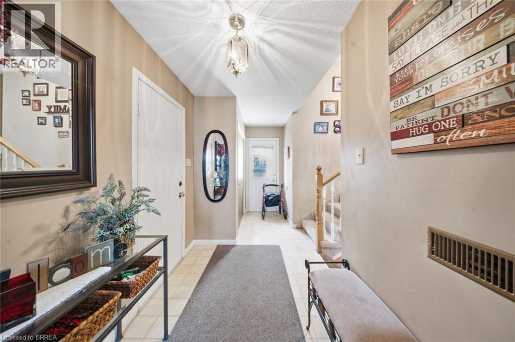 2 Flamboro Court, Brantford, Ontario  N3P 1W1 - Photo 5 - 40823051