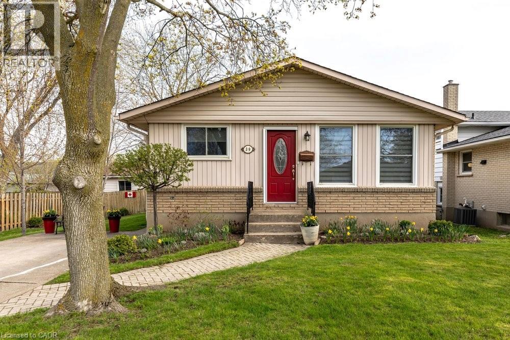 39 CEDARDALE Avenue, St. Catharines, Ontario