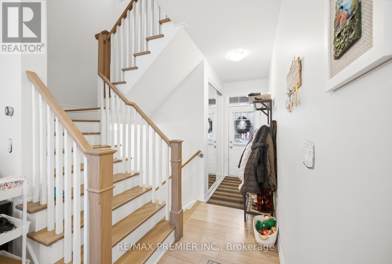 931 Penson Crescent, Milton, Ontario  L9T 8Z7 - Photo 4 - W13050620