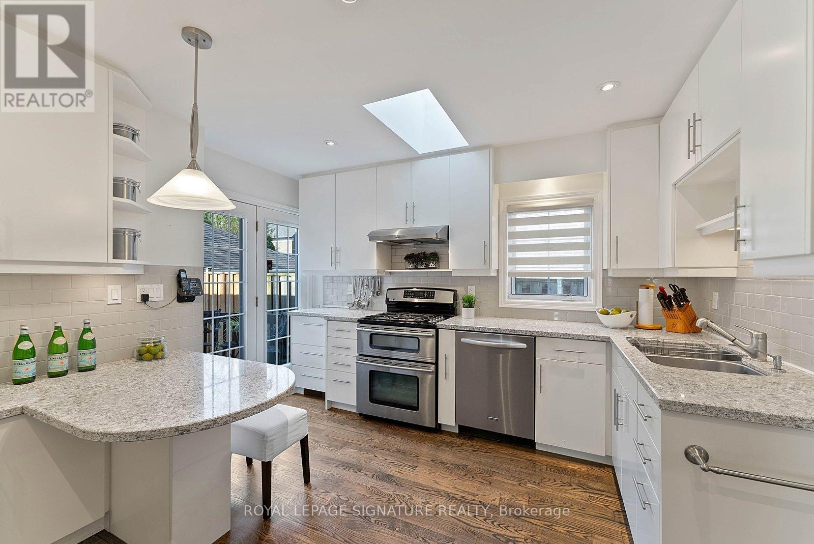 994 Royal York Road, Toronto, Ontario  M8X 2G1 - Photo 13 - W13050622