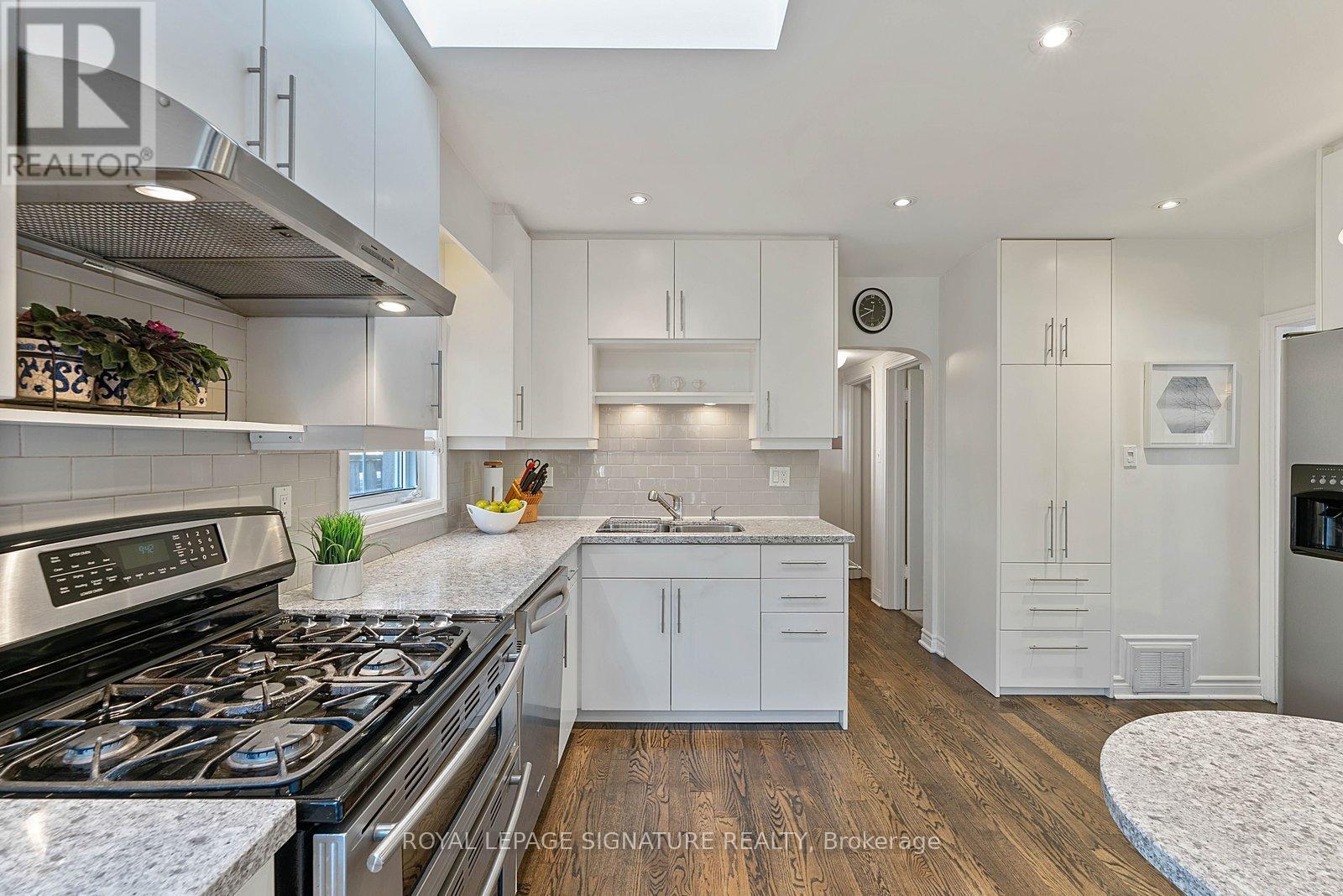 994 Royal York Road, Toronto, Ontario  M8X 2G1 - Photo 16 - W13050622