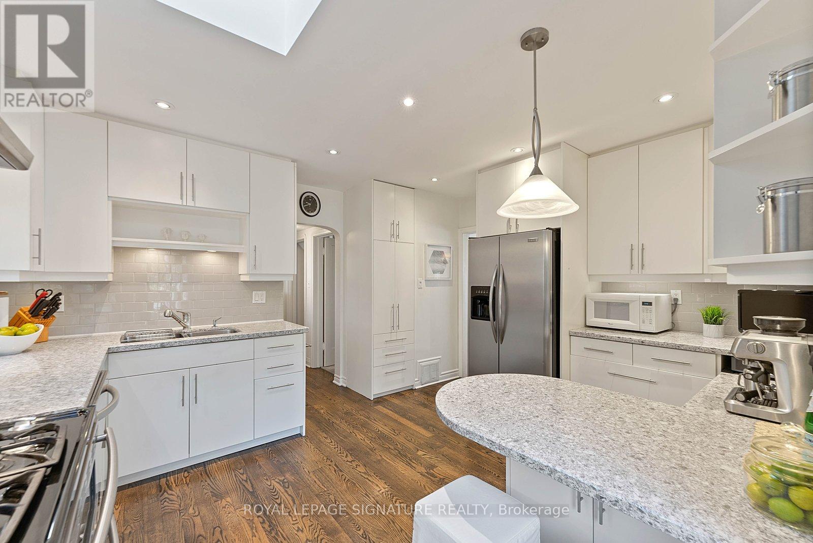 994 Royal York Road, Toronto, Ontario  M8X 2G1 - Photo 17 - W13050622