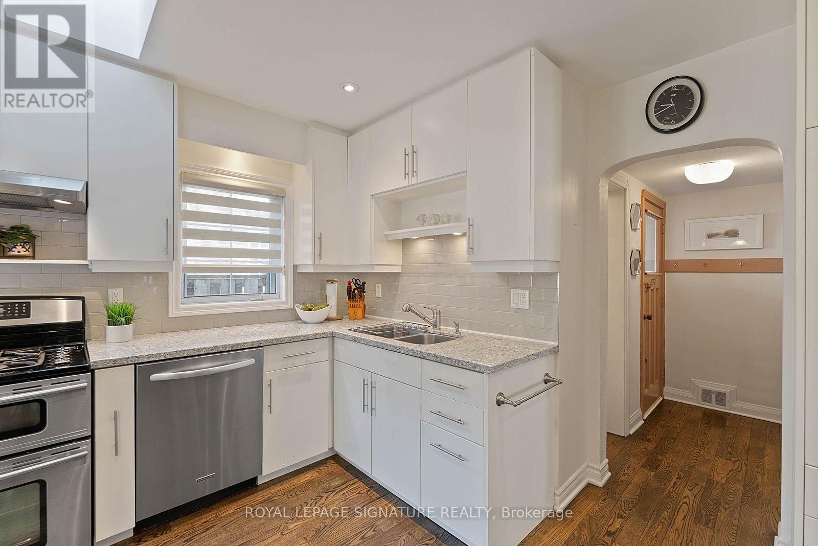 994 Royal York Road, Toronto, Ontario  M8X 2G1 - Photo 18 - W13050622