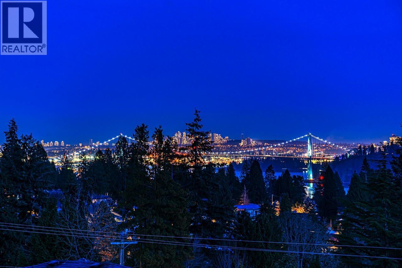 2272 Nelson Avenue, West Vancouver, British Columbia  V7V 2P8 - Photo 2 - R3081829