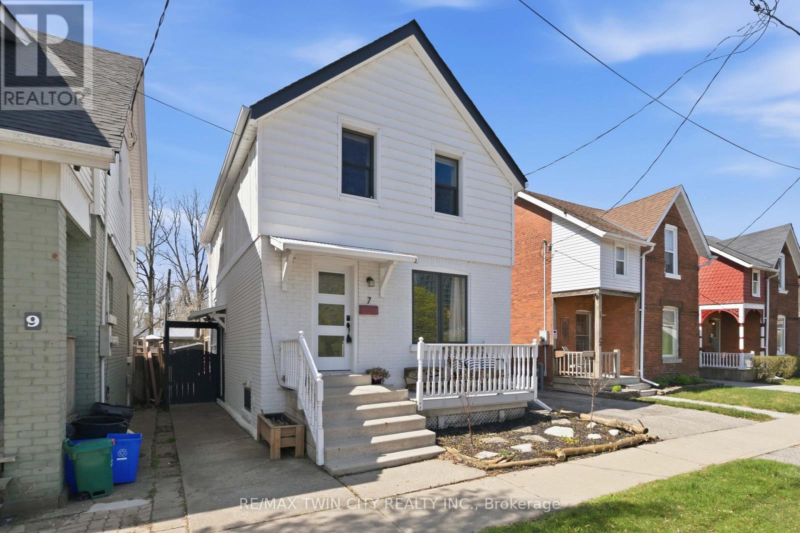 7 Ontario Street, Brantford, Ontario  N3S 2B7 - Photo 2 - X13050638