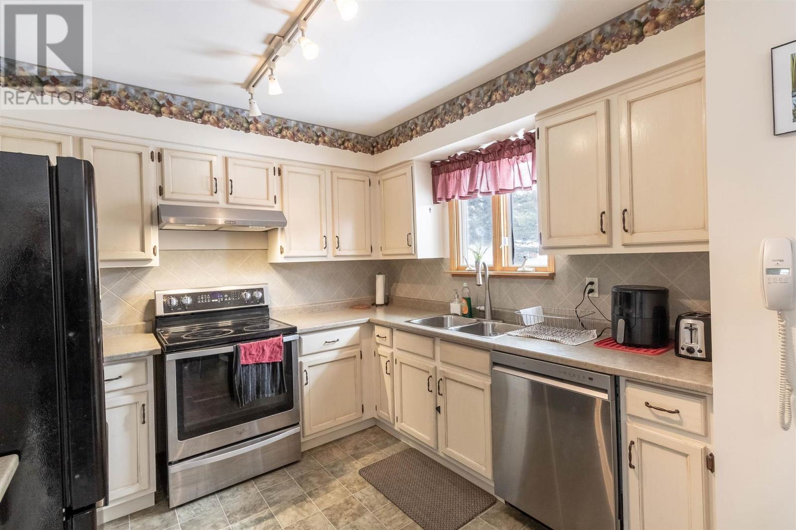 7 Golf Range Cres, Sault Ste. Marie, Ontario  P6A 6A4 - Photo 10 - SM260618