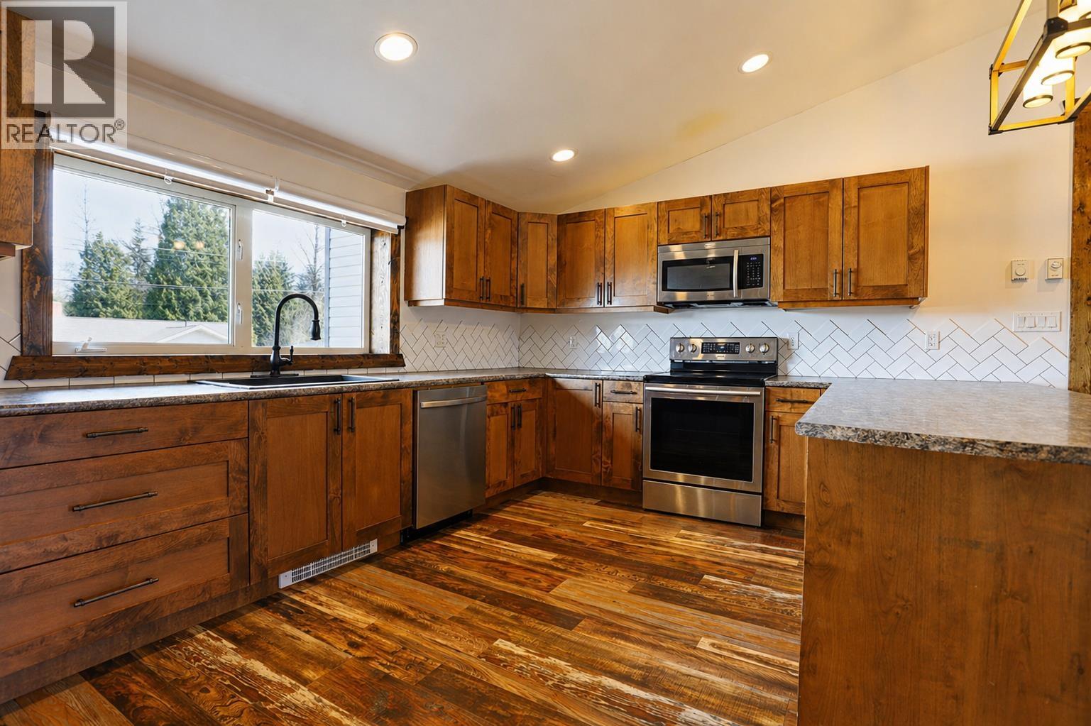 1445 Cormorant Avenue, Kitimat, British Columbia  V8C 1R9 - Photo 8 - R3116227