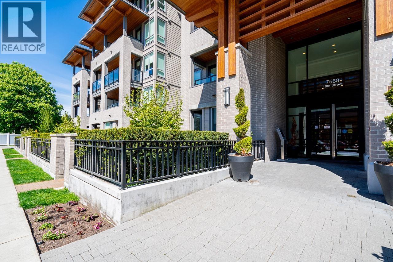 320 7588 16th Street, Burnaby, British Columbia  V3N 0H8 - Photo 4 - R3116067