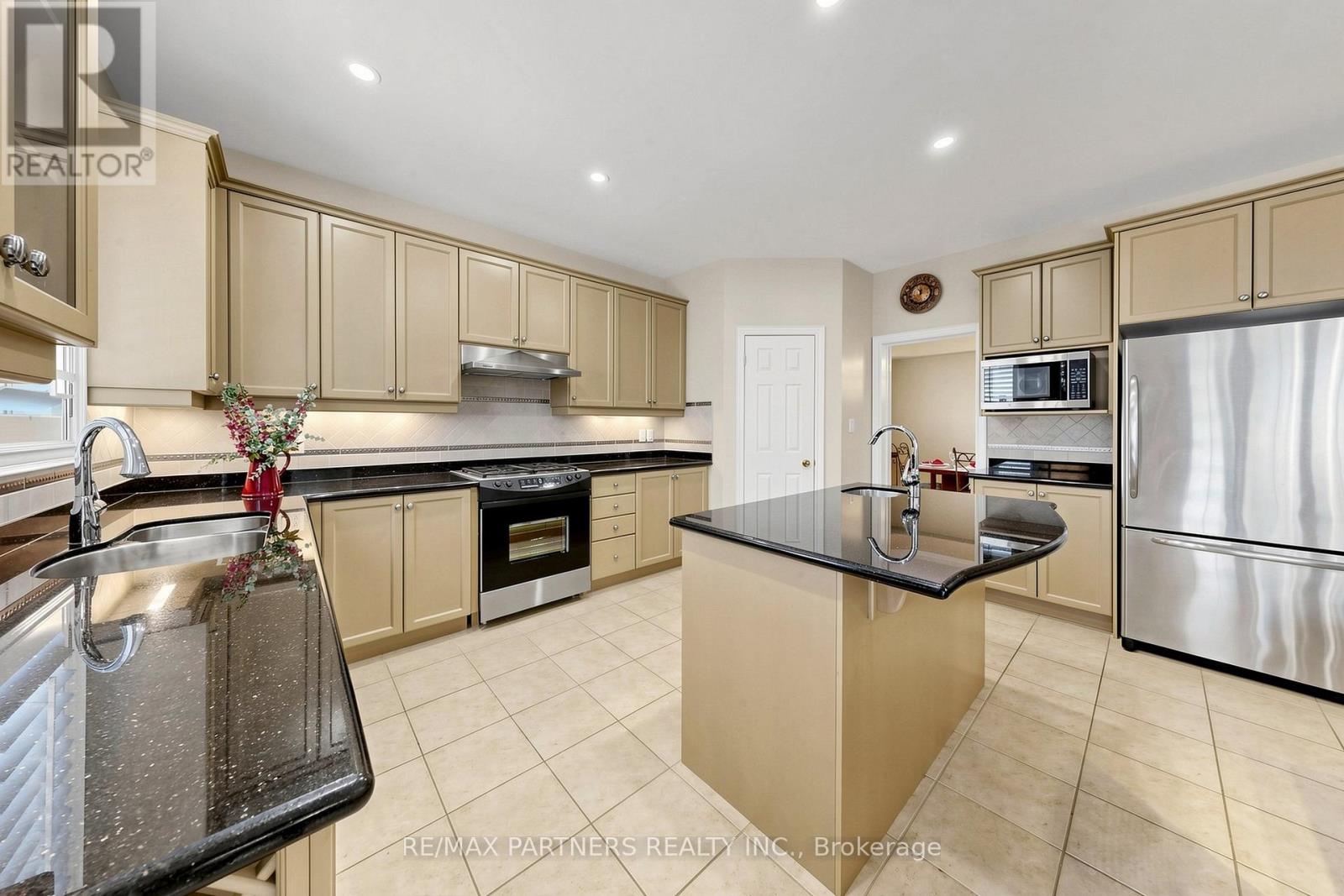 96 Bradgate Drive, Markham, Ontario  L3T 7M3 - Photo 14 - N13038706