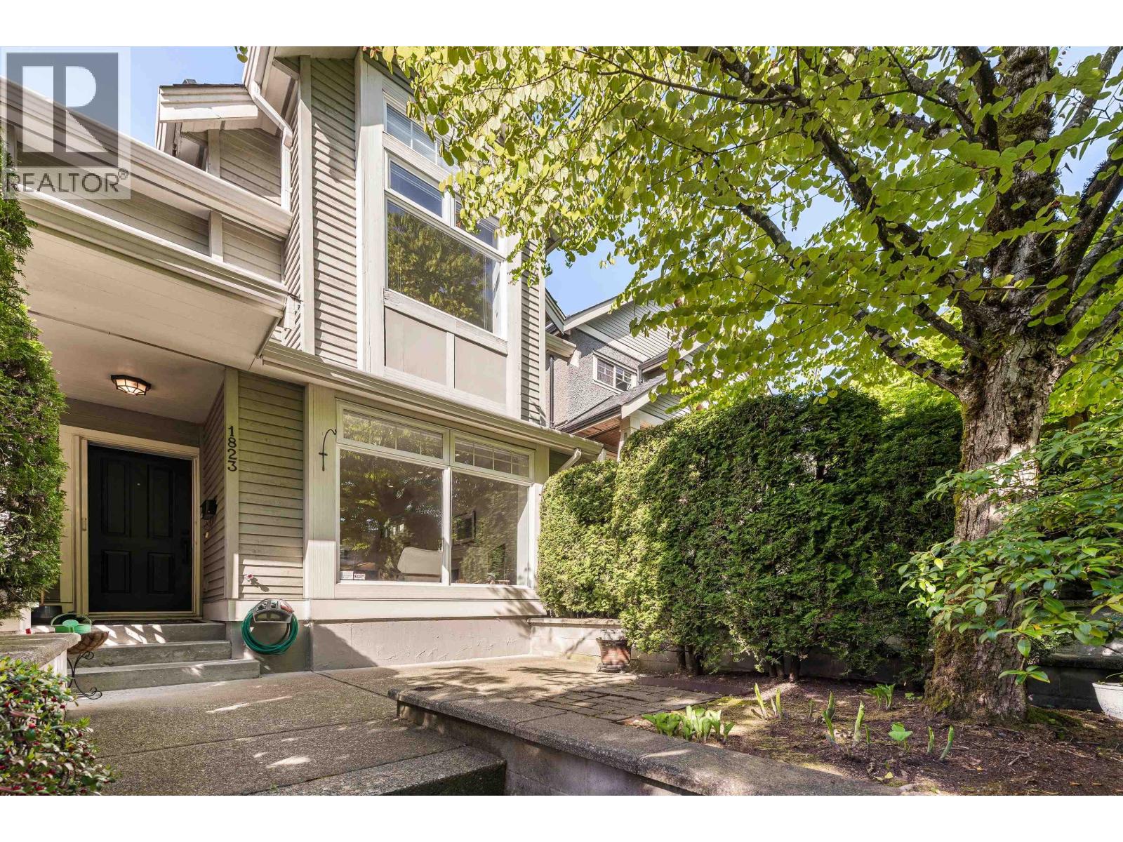 1823 Napier Street, Vancouver, British Columbia  V5L 2N4 - Photo 1 - R3116443