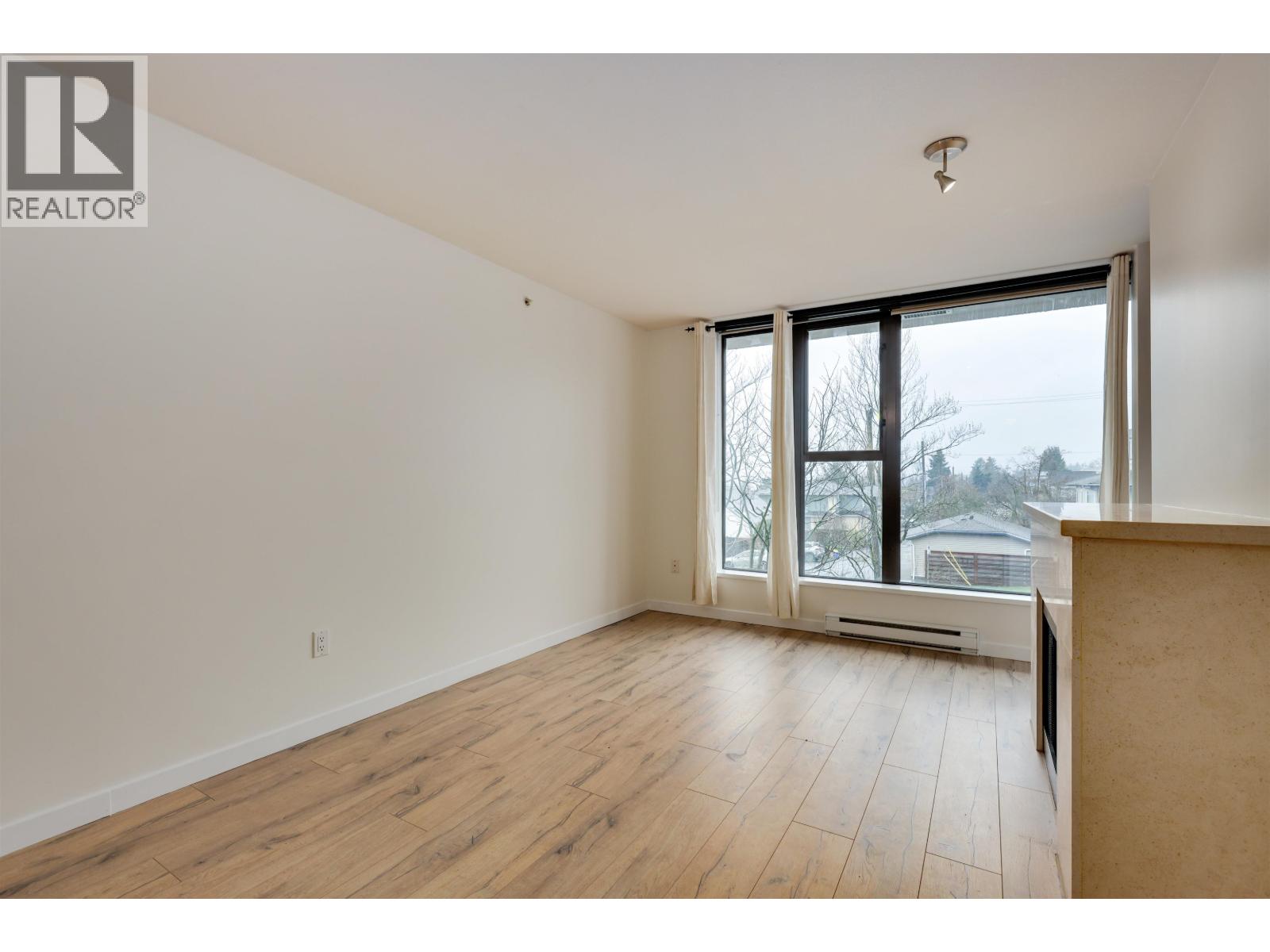 306 683 W Victoria Park, North Vancouver, British Columbia  V7M 0A2 - Photo 5 - R3116449