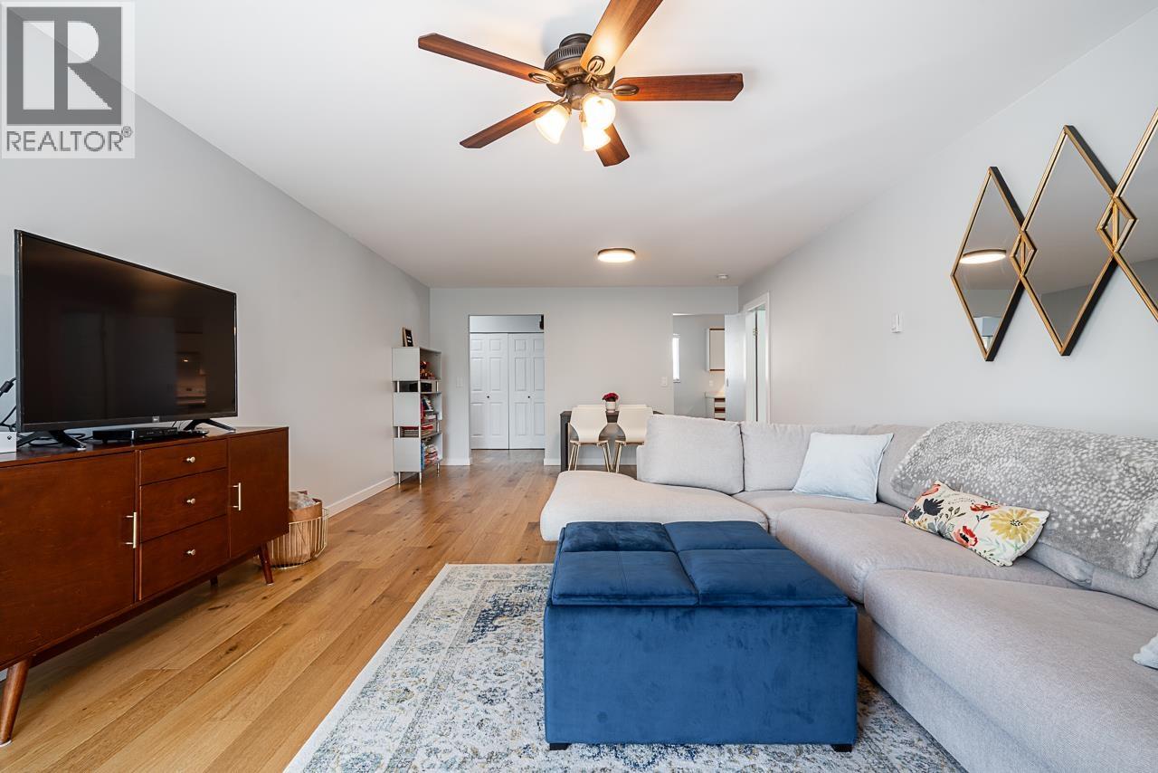 836 Roche Point Drive, North Vancouver, British Columbia  V7H 2T9 - Photo 3 - R3116484