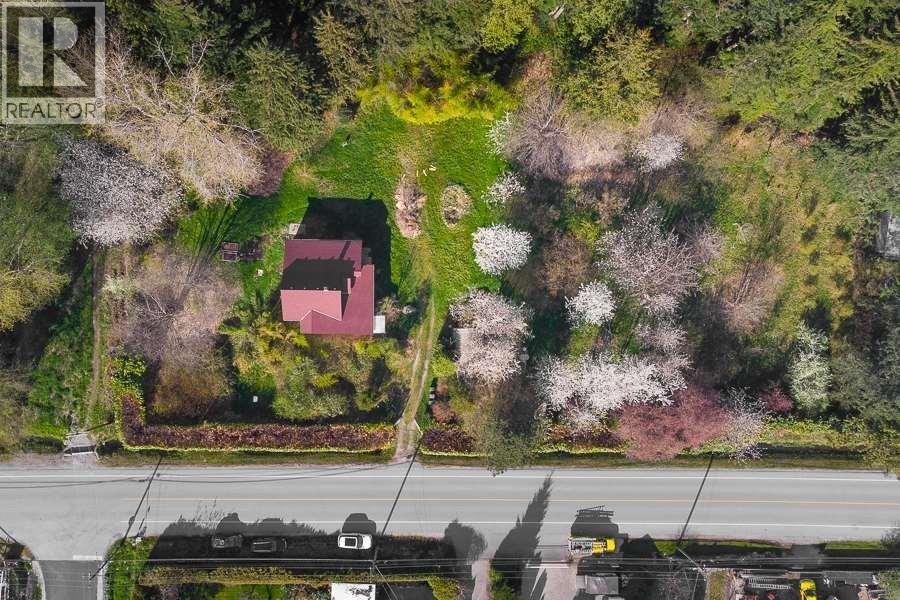 7908 Willard Street, Burnaby, British Columbia  V3N 2W7 - Photo 2 - R3115896