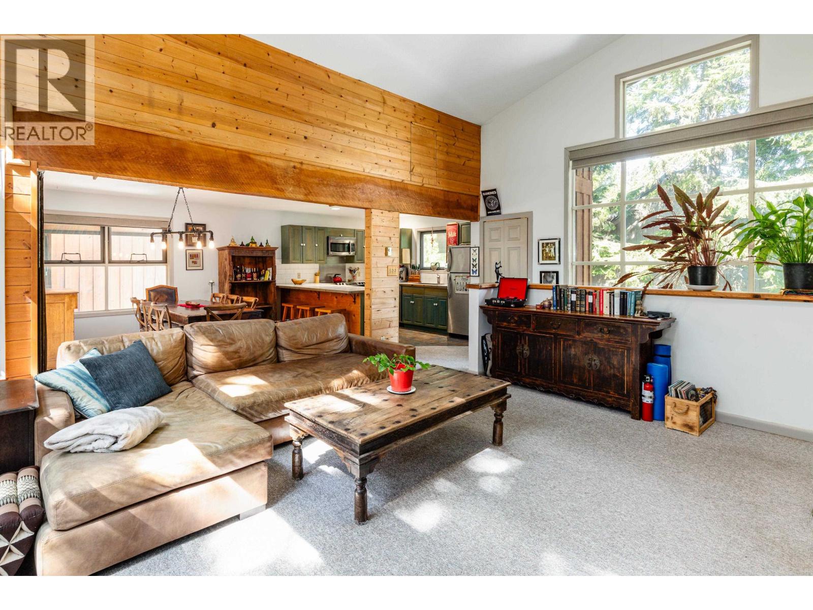 6250 Eagle Drive, Whistler, British Columbia  V8E 0C7 - Photo 2 - R3116462