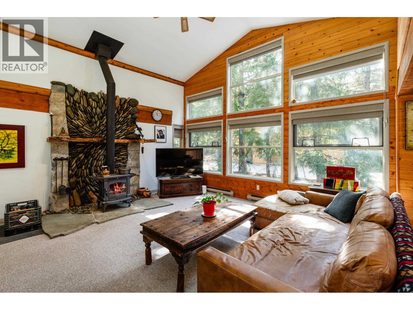 6250 Eagle Drive, Whistler, British Columbia  V8E 0C7 - Photo 4 - R3116462