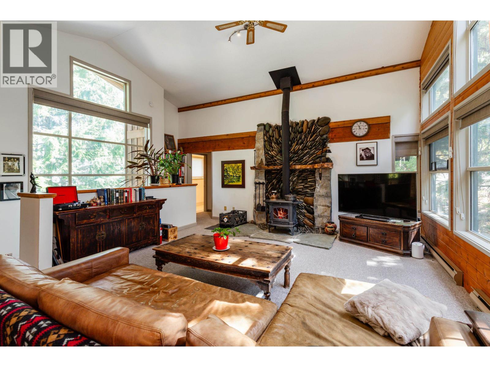 6250 Eagle Drive, Whistler, British Columbia  V8E 0C7 - Photo 6 - R3116462