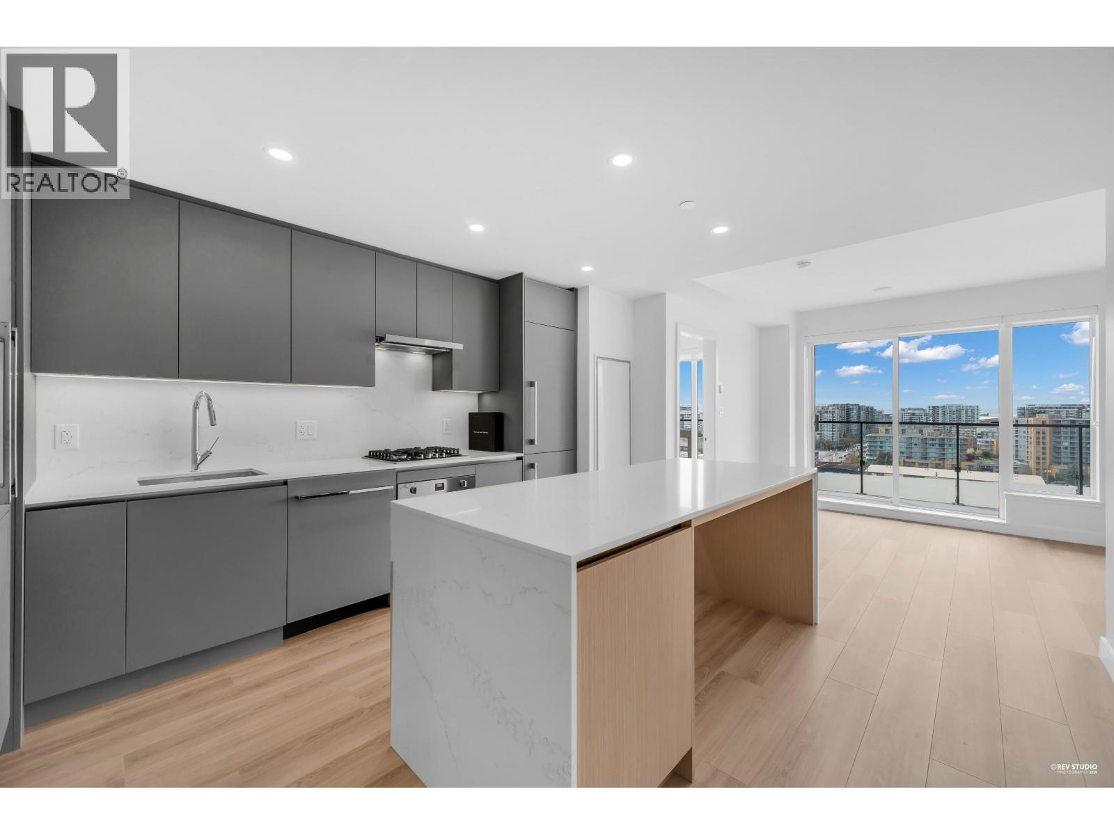 1306 5520 MCNAUGHTON ROAD, Richmond