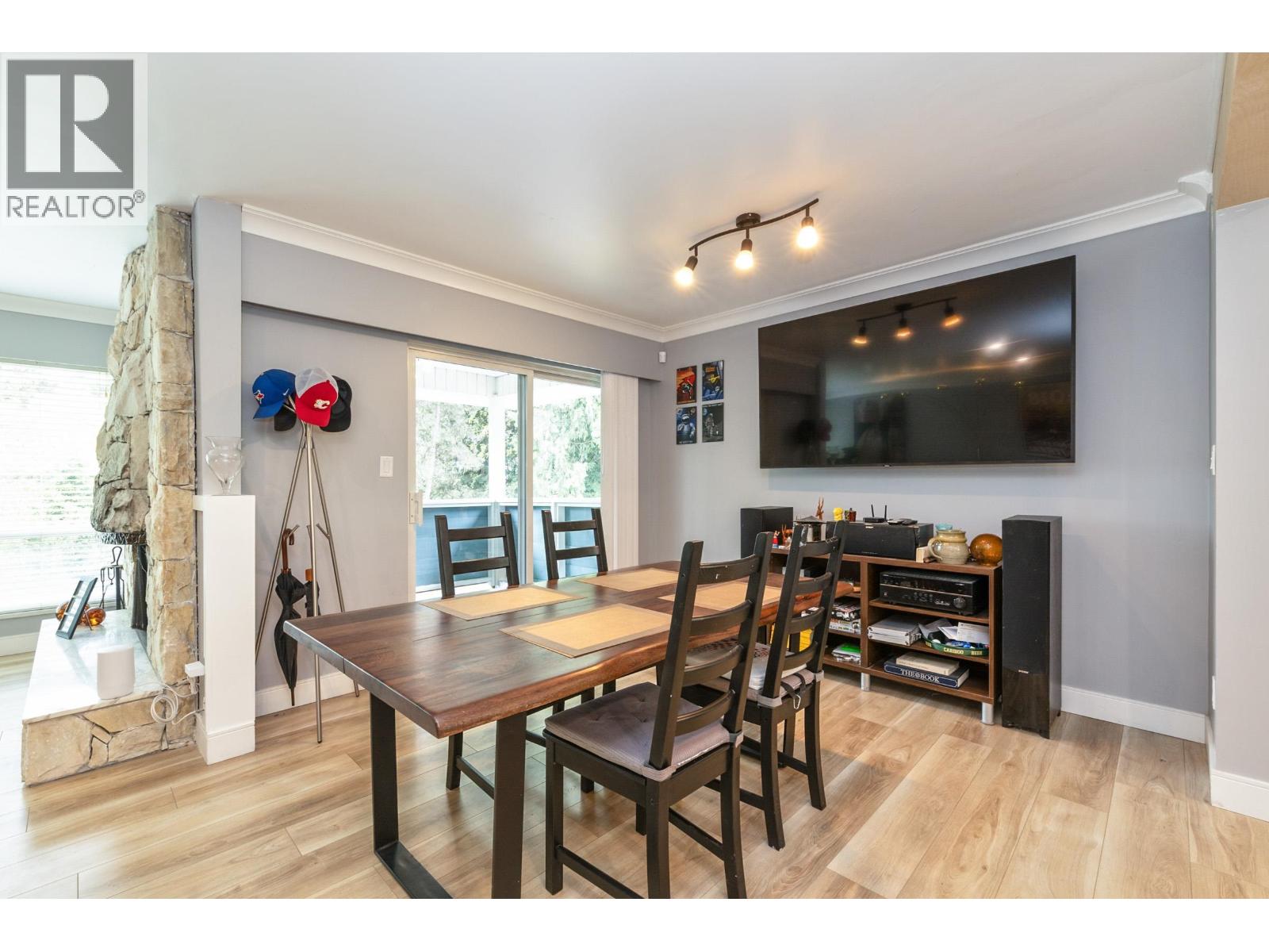 320 Gloucester Court, Coquitlam, British Columbia  V3K 5S5 - Photo 8 - R3116034