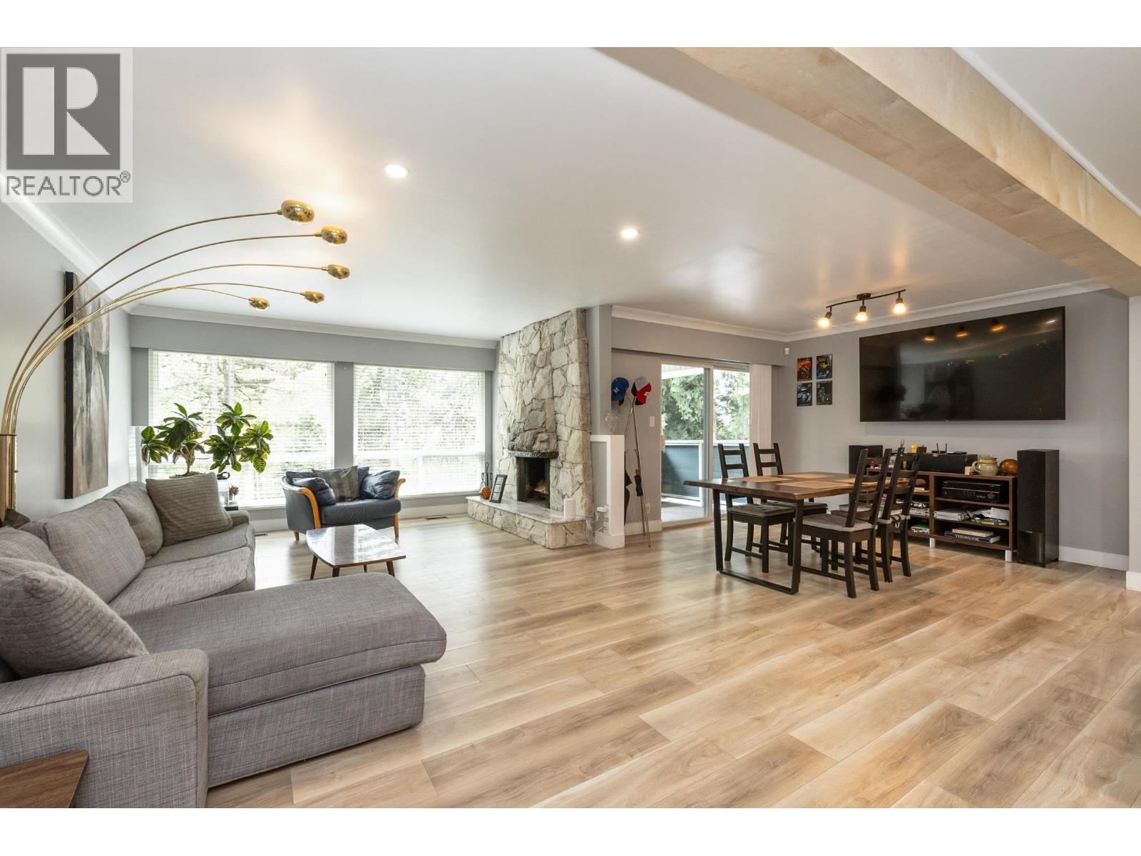 320 Gloucester Court, Coquitlam, British Columbia  V3K 5S5 - Photo 3 - R3116034