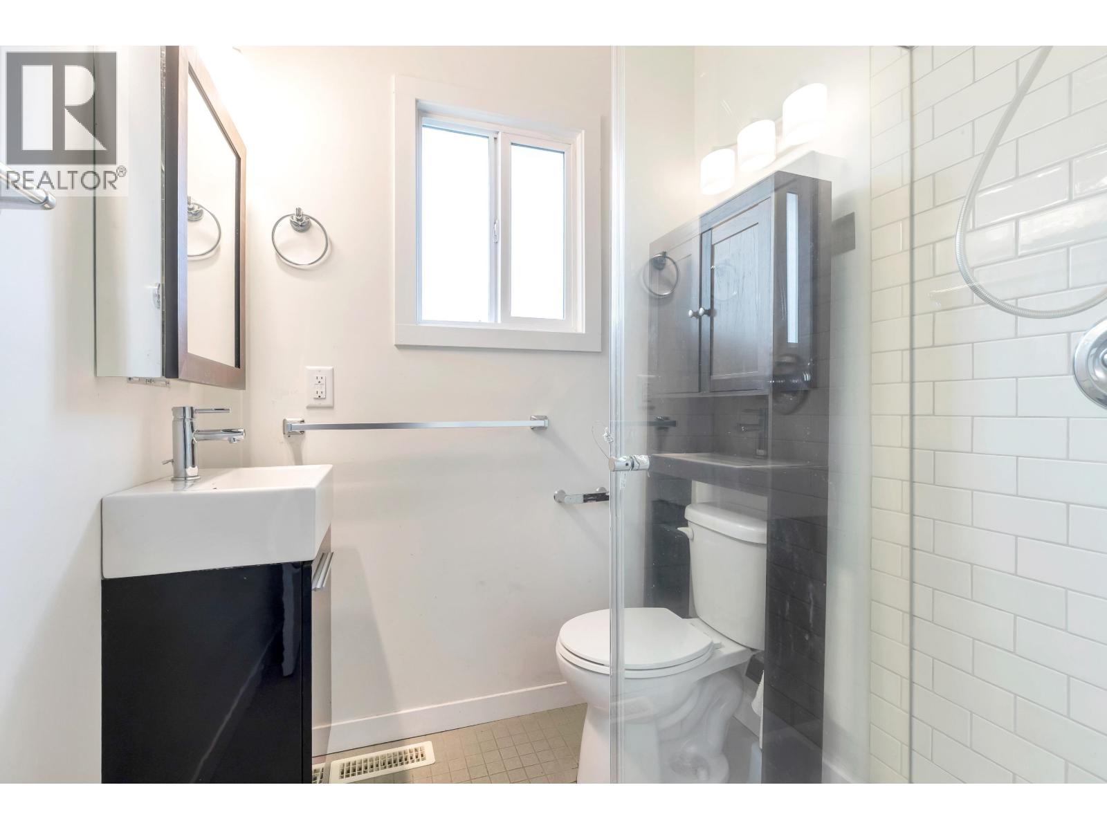 2052 E 41st Avenue, Vancouver, British Columbia  V5P 1L4 - Photo 11 - R3080010