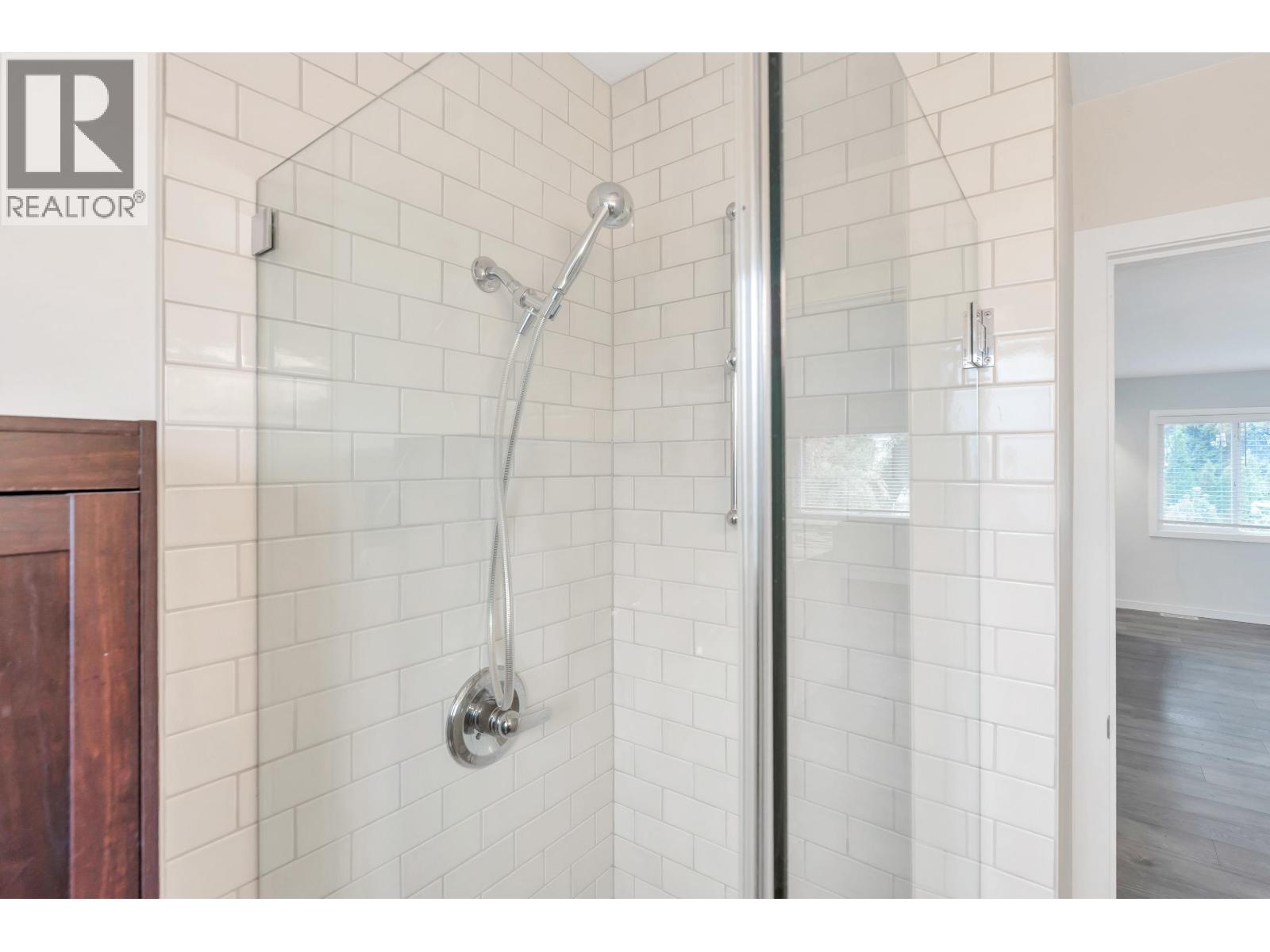 2052 E 41st Avenue, Vancouver, British Columbia  V5P 1L4 - Photo 12 - R3080010