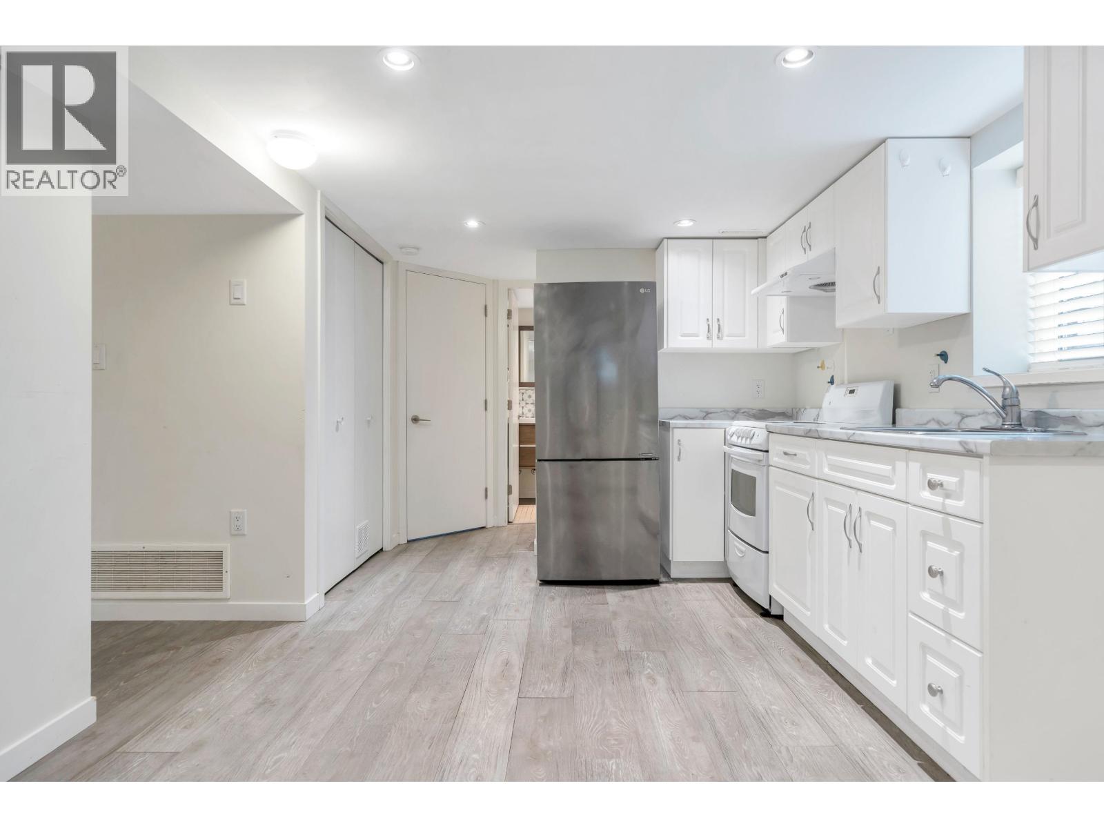 2052 E 41st Avenue, Vancouver, British Columbia  V5P 1L4 - Photo 14 - R3080010