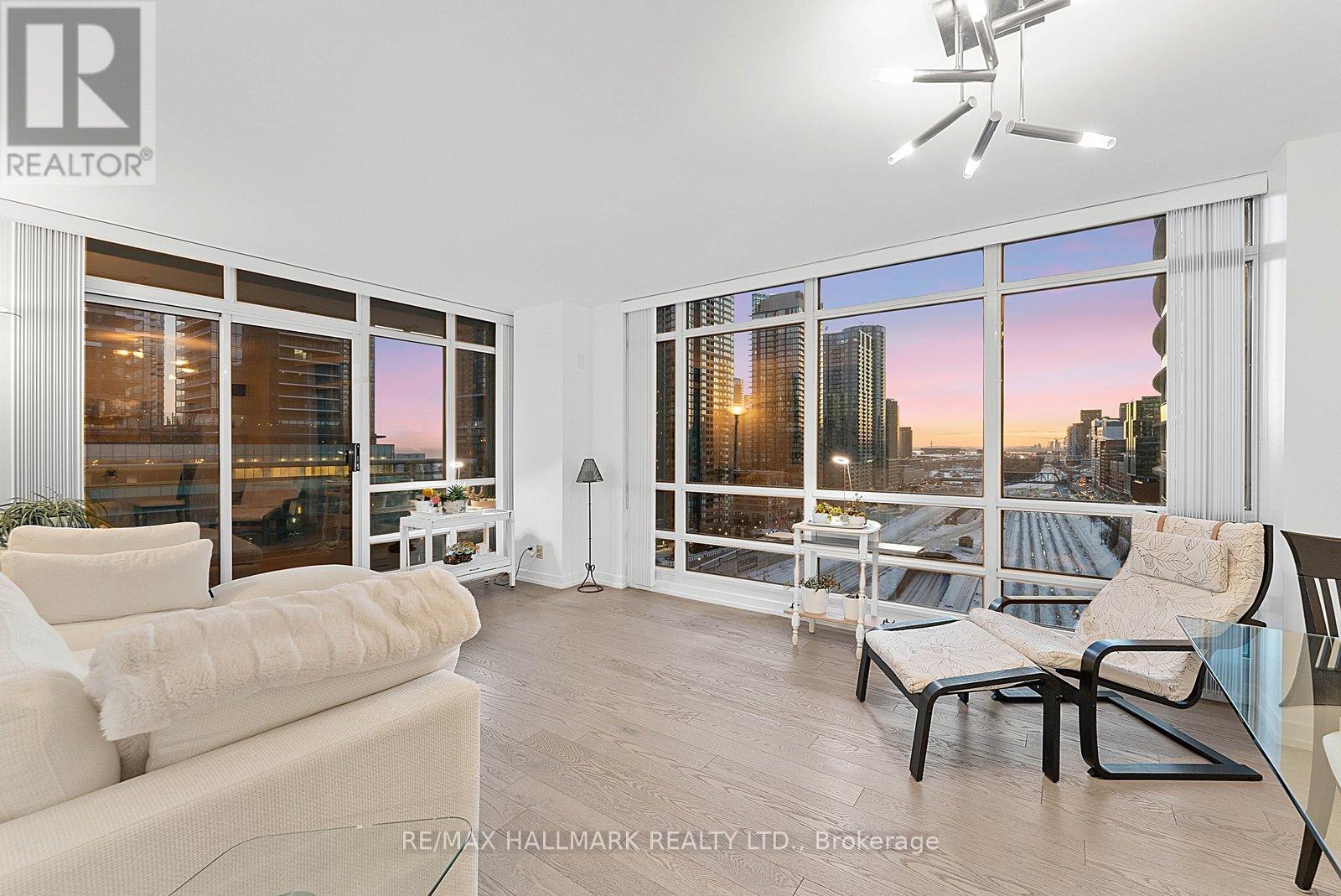 1810 - 381 Front Street W, Toronto, Ontario  M5V 3R8 - Photo 2 - C13050664