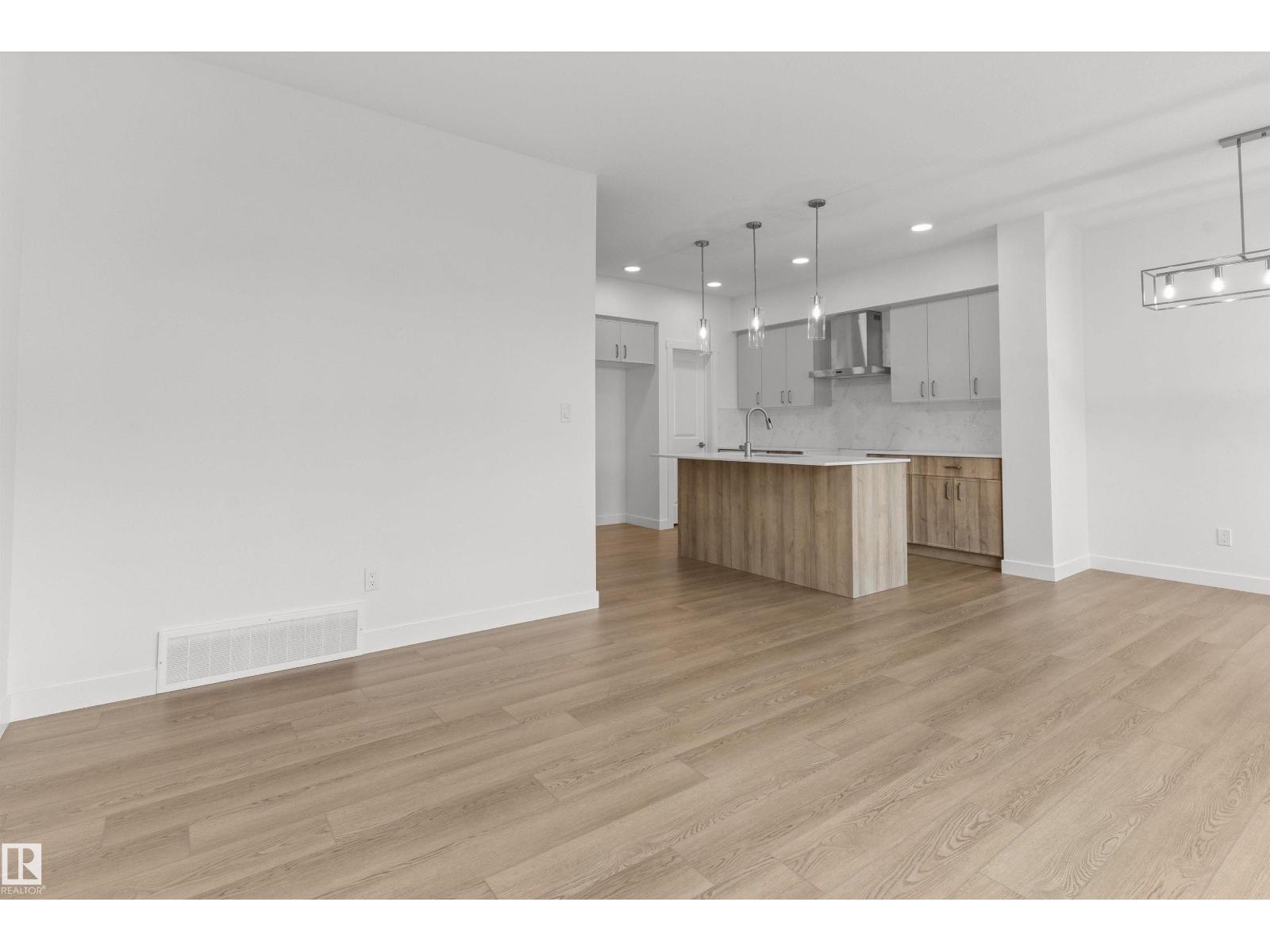 924 18 Av NW, Edmonton, Alberta  T6T 2X4 - Photo 7 - E4477894