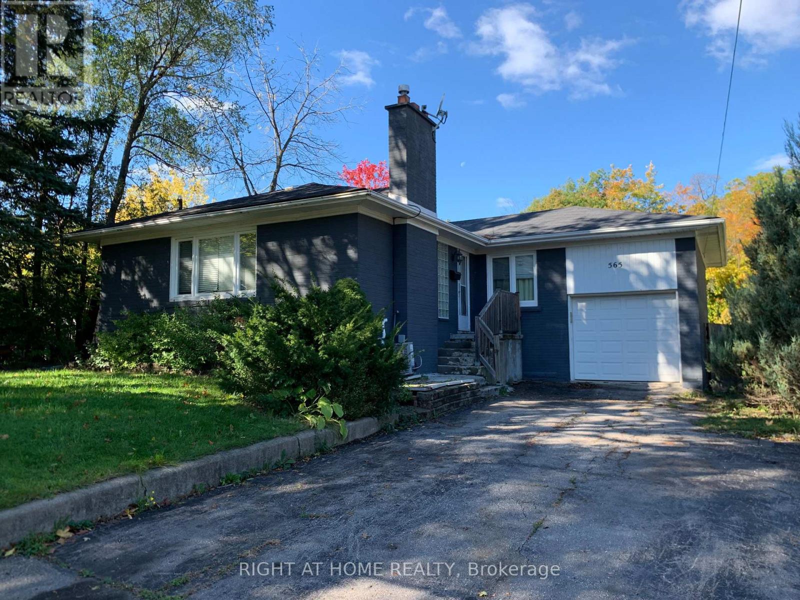 565 WILDWOOD DRIVE, Oakville, Ontario