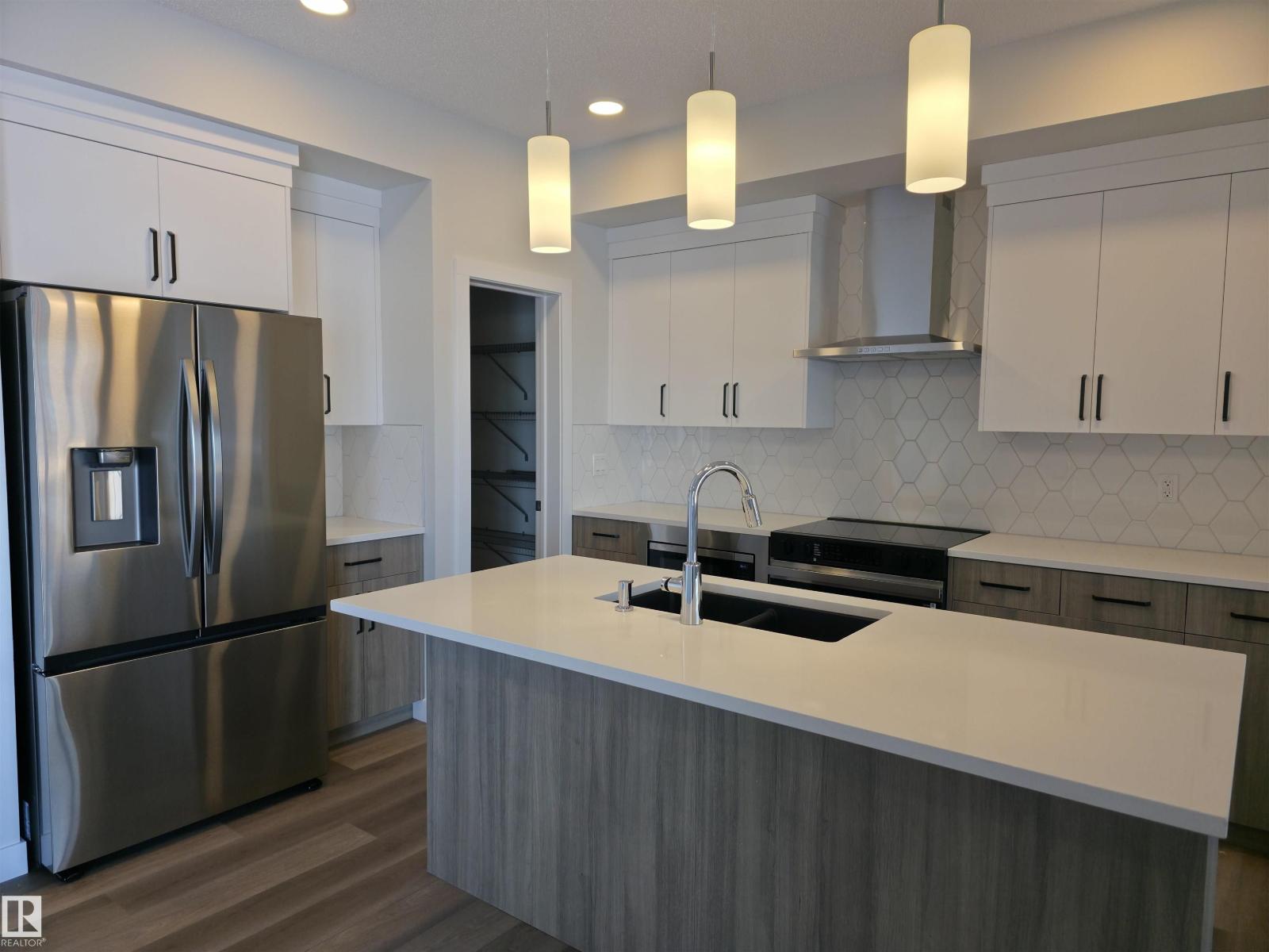 19007 20 Av NW, Edmonton, Alberta  T6M 3E8 - Photo 3 - E4471688