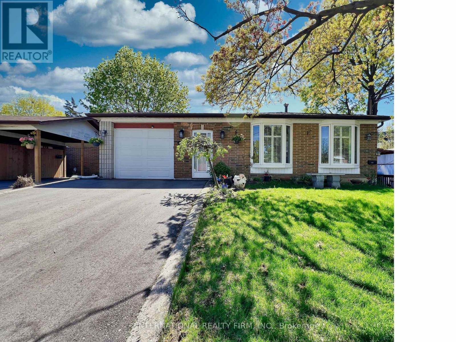 3602 Dunrankin Drive, Mississauga, Ontario  L4T 1V9 - Photo 2 - W12862430