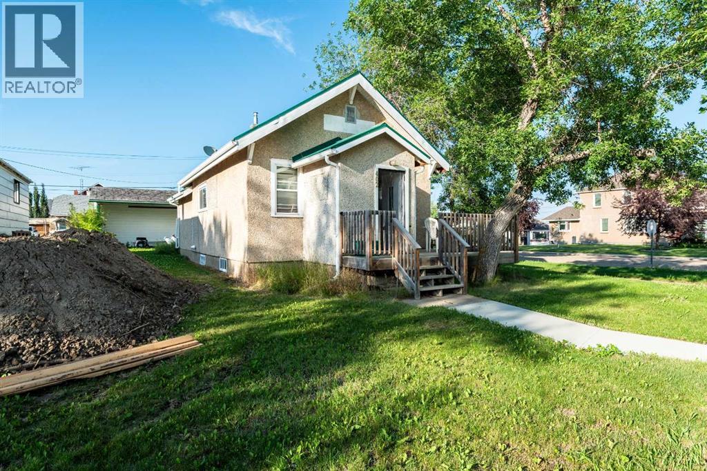 402 Main Street, Trochu, Alberta  T0M 2C0 - Photo 2 - A2270646