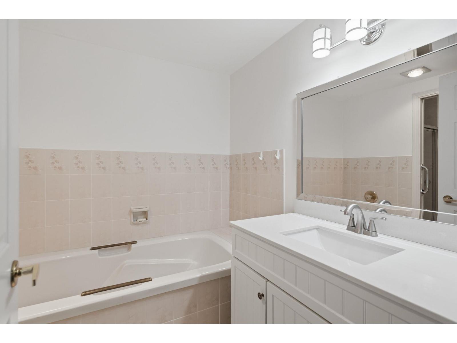 208 15300 17 Avenue, Surrey, British Columbia  V4A 8Y6 - Photo 17 - R3116454