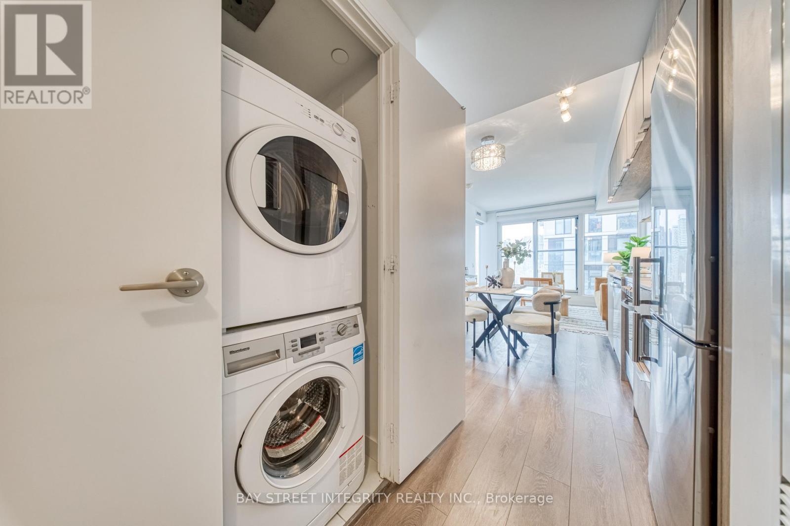 2211 - 181 Dundas Street E, Toronto, Ontario  M5A 0N5 - Photo 3 - C13050776