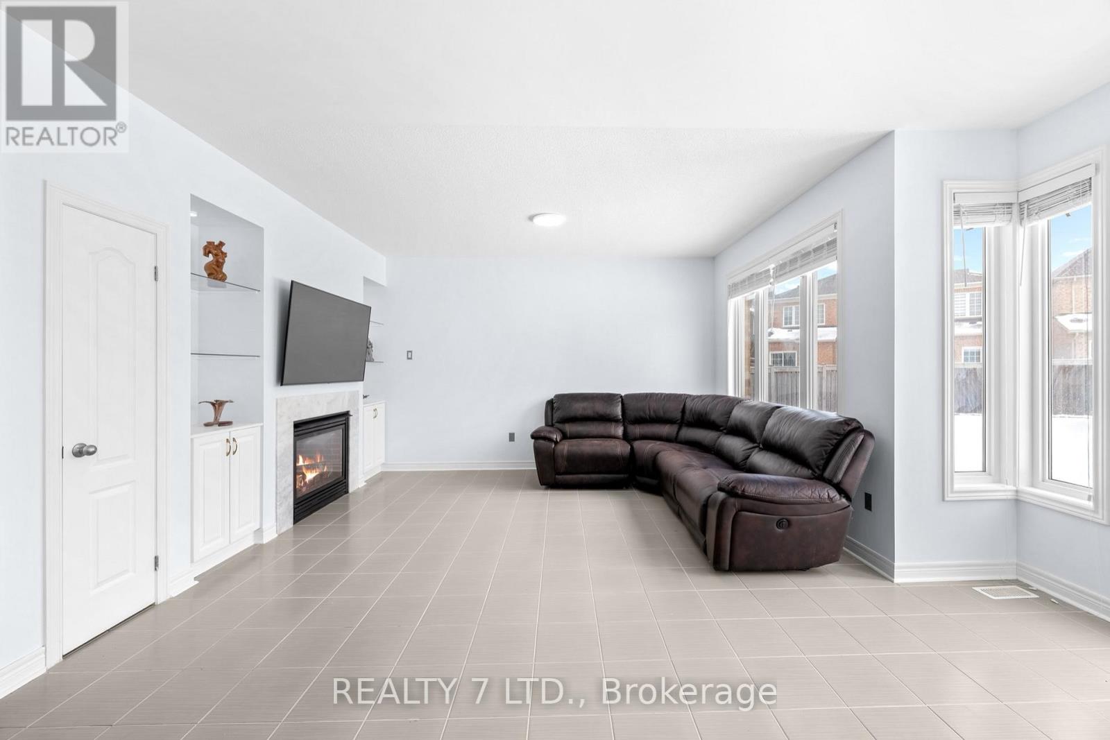 67 Jewelwing Court, Bradford West Gwillimbury (Bradford), Ontario  L3Z 0N7 - Photo 6 - N13050766