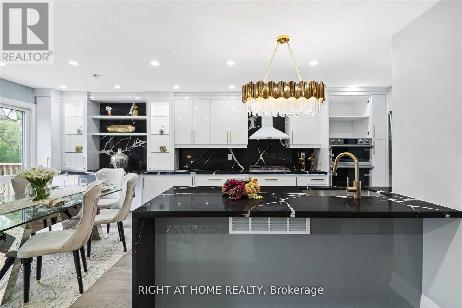 11 Michael Drive E, Richmond Hill, Ontario  L4C 5W6 - Photo 13 - N13050706