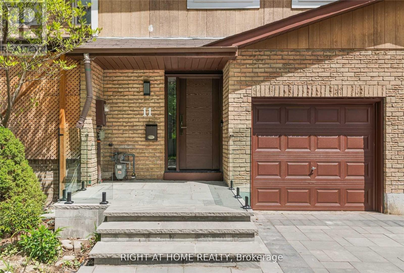 11 Michael Drive E, Richmond Hill, Ontario  L4C 5W6 - Photo 2 - N13050706