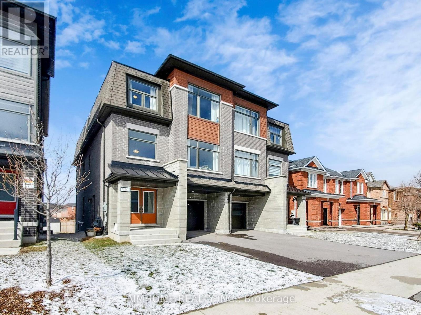 920 Isaac Phillips Way, Newmarket, Ontario  L3X 0M7 - Photo 2 - N13050750