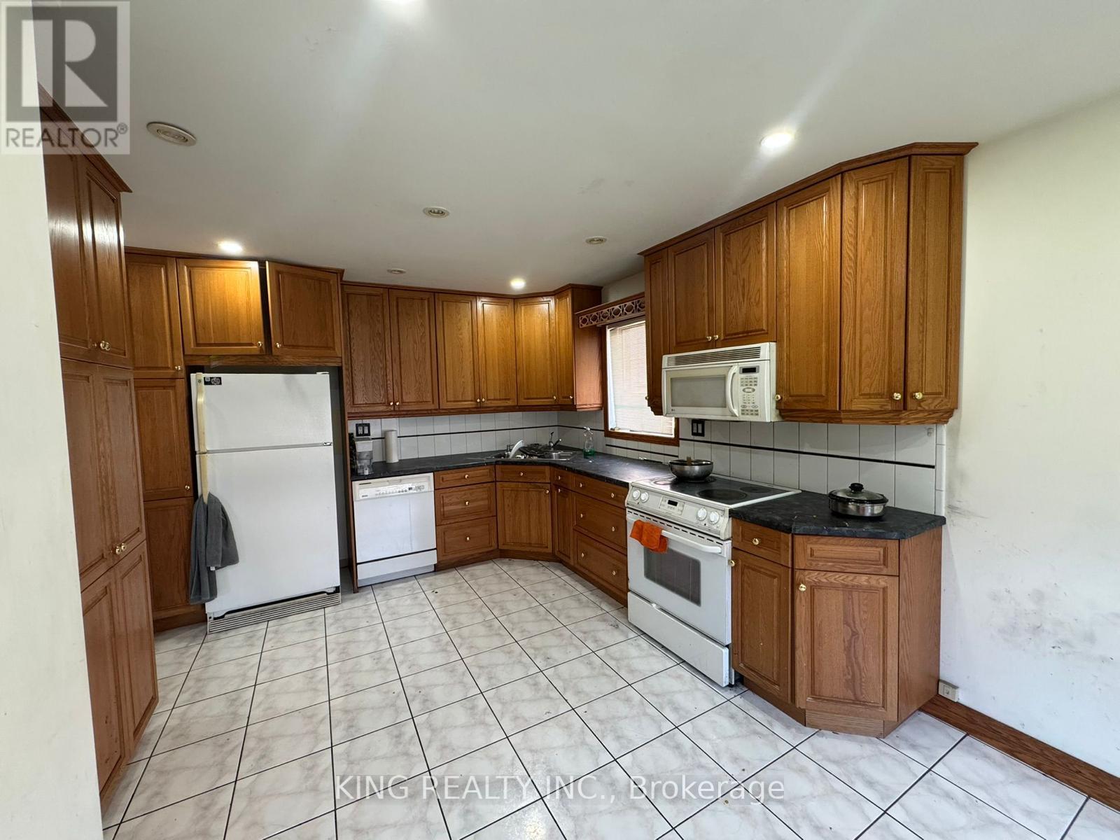 10 Torada Court, Brampton, Ontario  L5A 1H6 - Photo 2 - W13050770