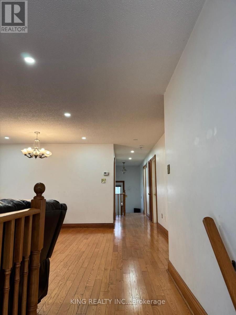 10 Torada Court, Brampton, Ontario  L5A 1H6 - Photo 7 - W13050770