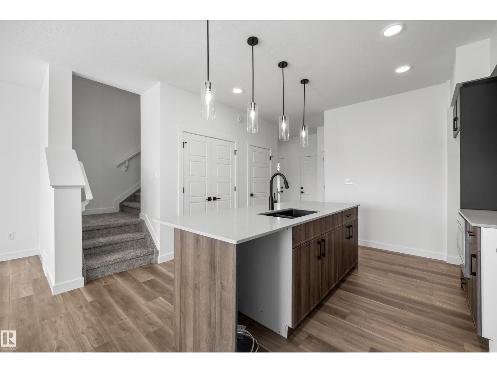 622 176 Av NE, Edmonton, Alberta  T5Y 4K3 - Photo 8 - E4473715