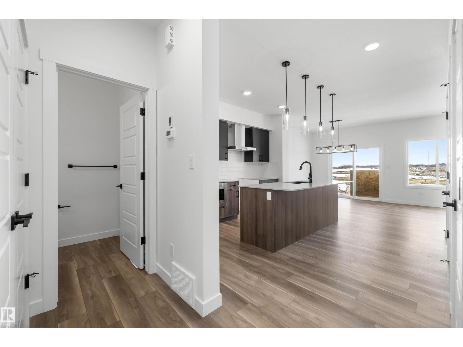 622 176 Av NE, Edmonton, Alberta  T5Y 4K3 - Photo 4 - E4473715