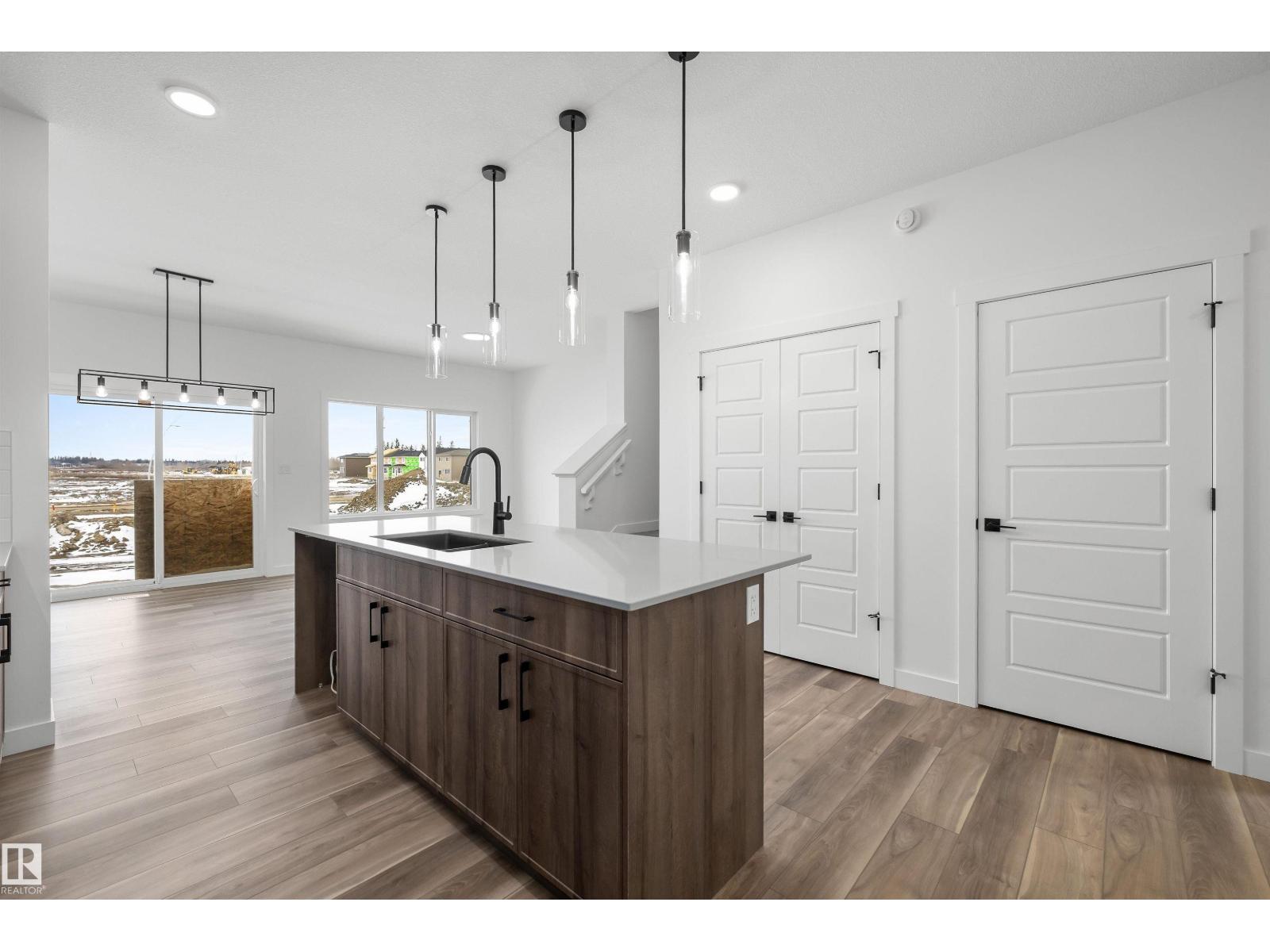 622 176 Av NE, Edmonton, Alberta  T5Y 4K3 - Photo 7 - E4473715