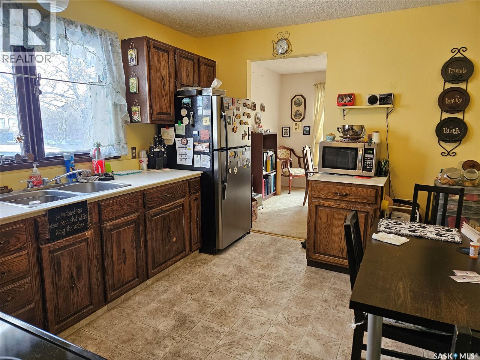 579 Poplar Crescent, Shaunavon, Saskatchewan  S0N 2M0 - Photo 7 - SK033598