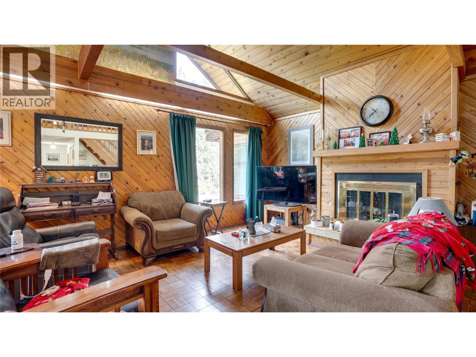 5677 Brentwood Road, Vernon, British Columbia  V1B 3K1 - Photo 3 - 10384654